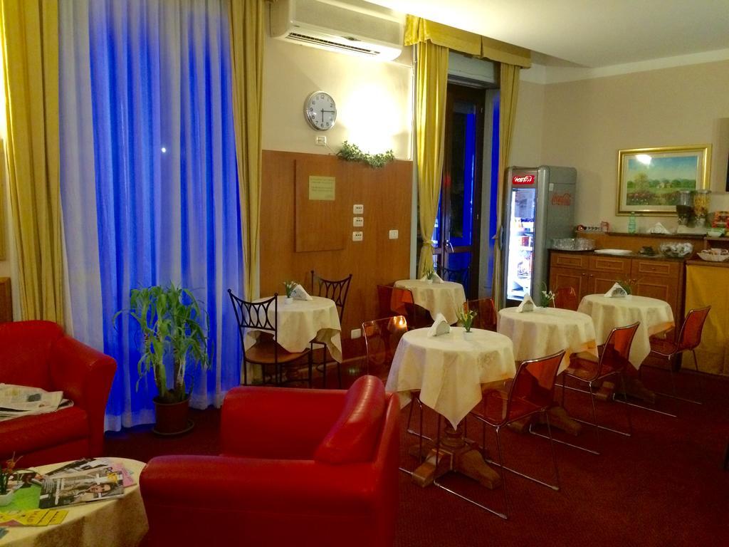Royal Hotel - Milan — Foto 3